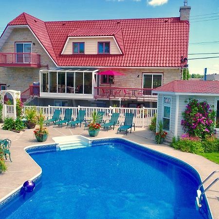 Douces Evasions Bed & Breakfast Saint-Anselme Екстериор снимка