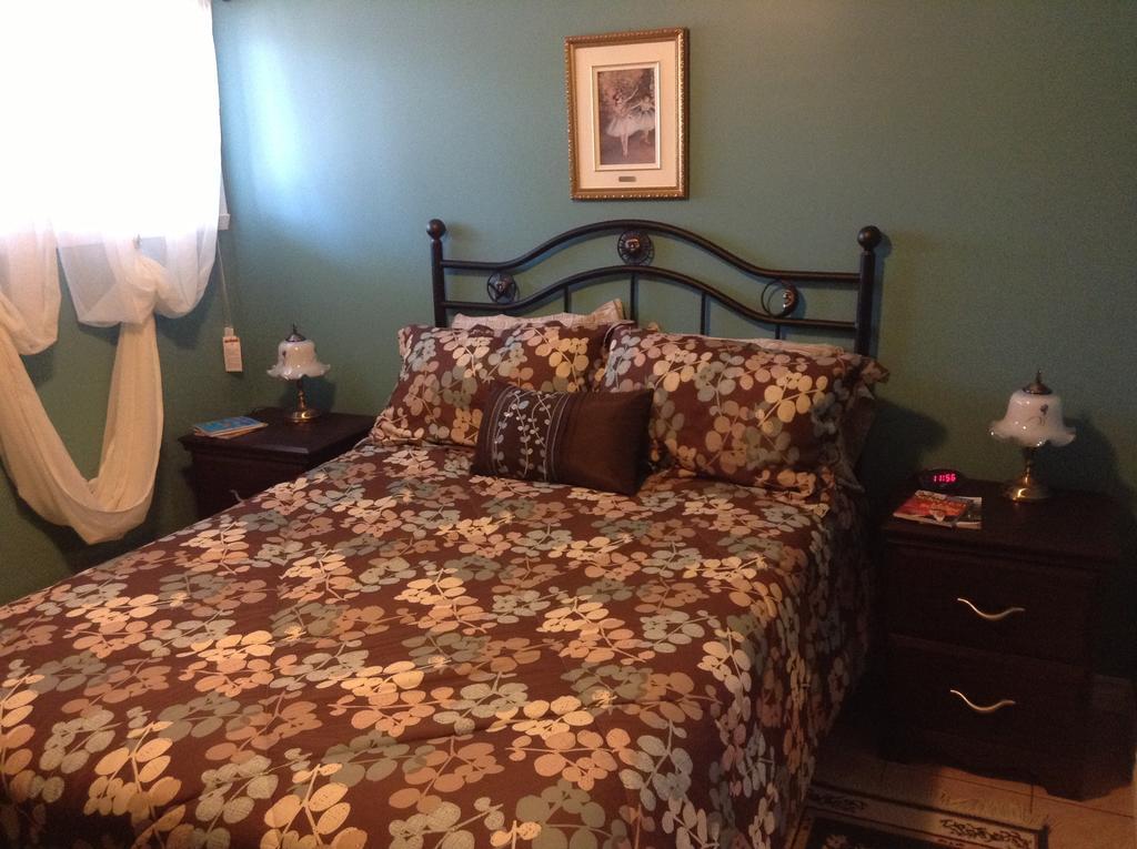 Douces Evasions Bed & Breakfast Saint-Anselme Екстериор снимка