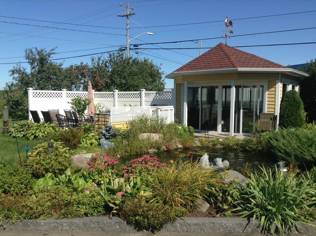 Douces Evasions Bed & Breakfast Saint-Anselme Екстериор снимка
