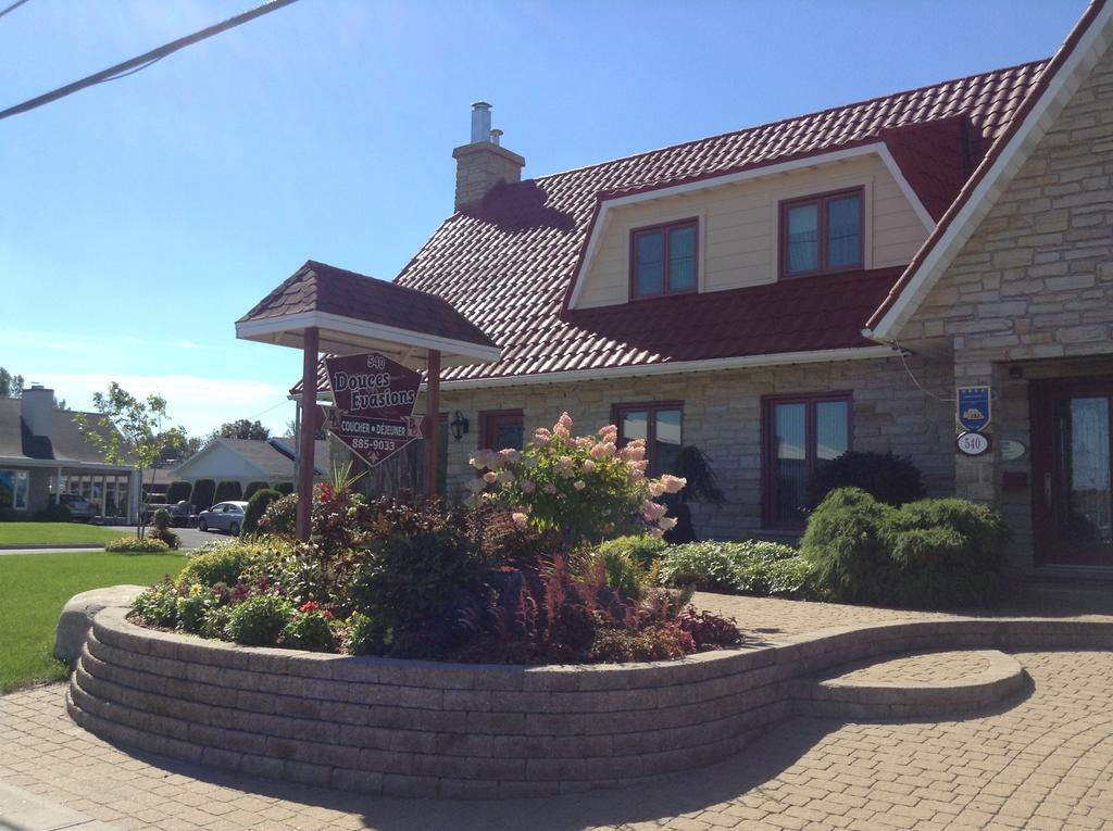 Douces Evasions Bed & Breakfast Saint-Anselme Екстериор снимка