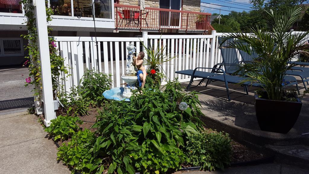 Douces Evasions Bed & Breakfast Saint-Anselme Екстериор снимка