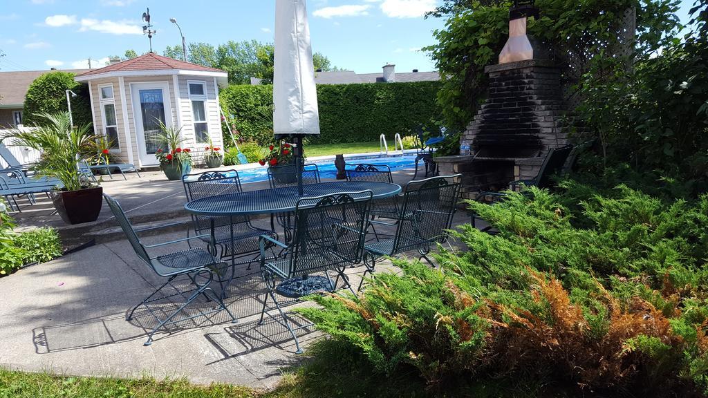 Douces Evasions Bed & Breakfast Saint-Anselme Екстериор снимка