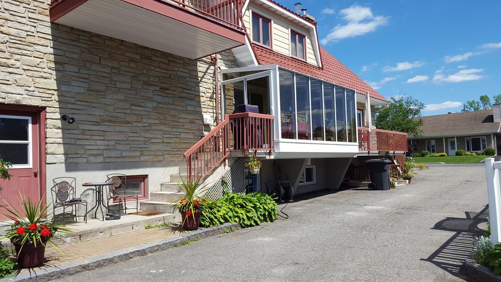 Douces Evasions Bed & Breakfast Saint-Anselme Екстериор снимка