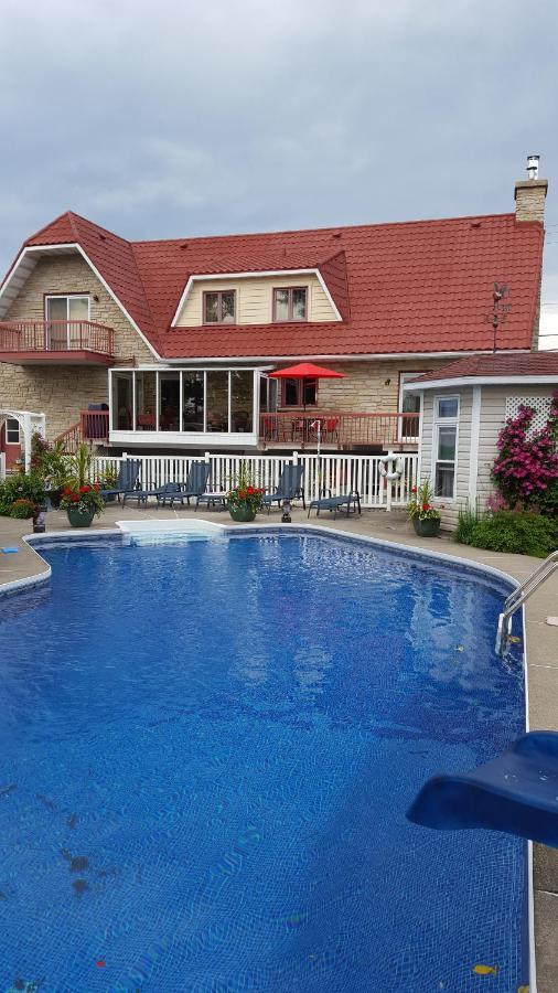Douces Evasions Bed & Breakfast Saint-Anselme Екстериор снимка